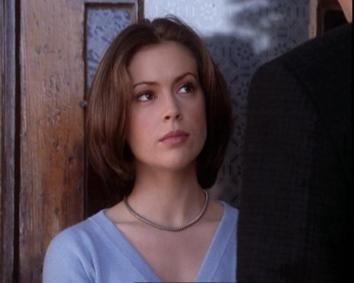Charmed-Online-dot-net_109TheWitchIsBack0829.jpg
