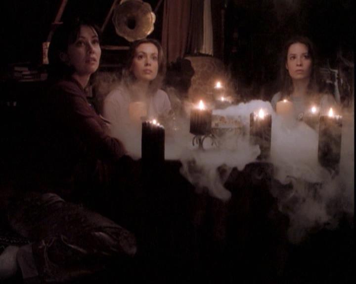 Charmed-Online-dot-net_109TheWitchIsBack0966.jpg