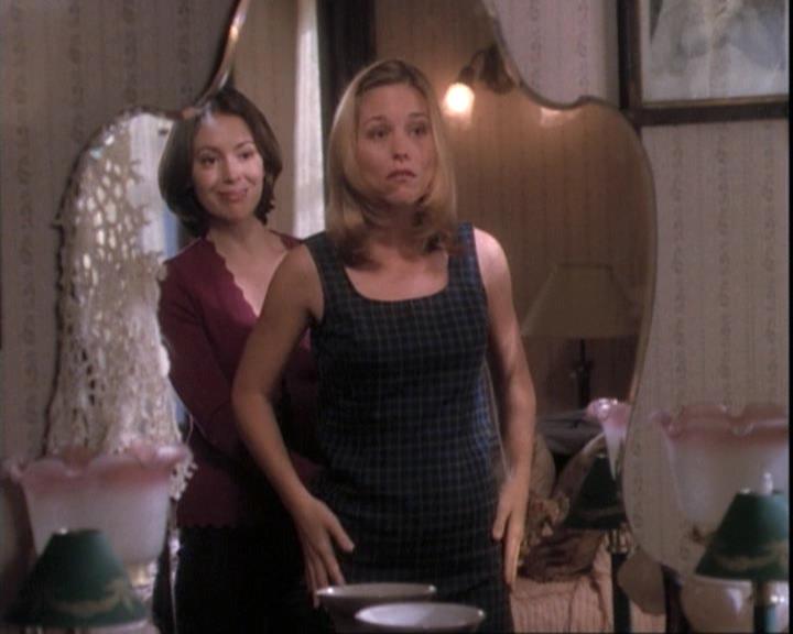 Charmed-Online-dot-net_109TheWitchIsBack1014.jpg