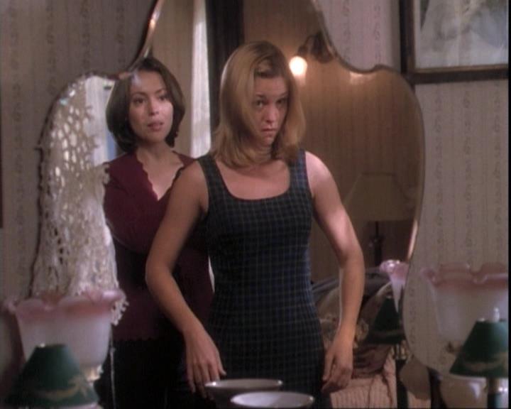Charmed-Online-dot-net_109TheWitchIsBack1018.jpg