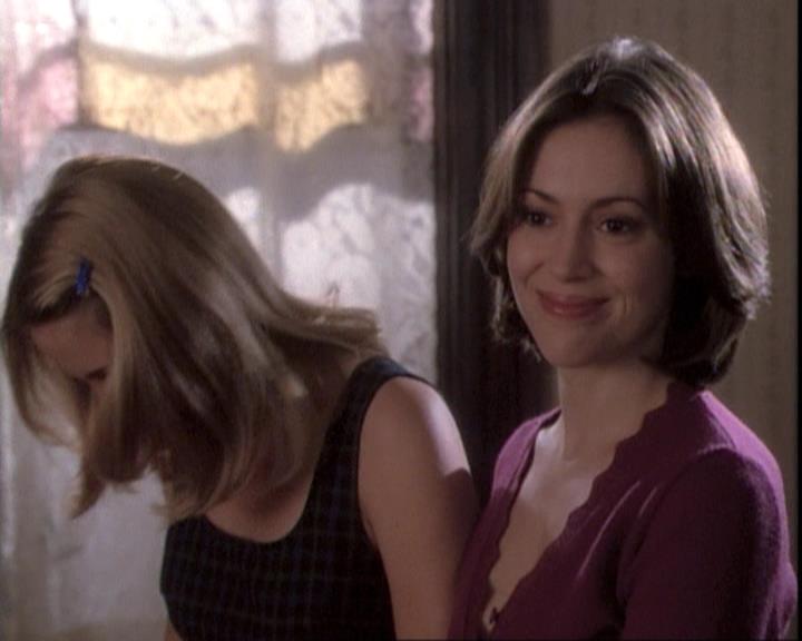 Charmed-Online-dot-net_109TheWitchIsBack1027.jpg