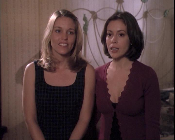 Charmed-Online-dot-net_109TheWitchIsBack1037.jpg