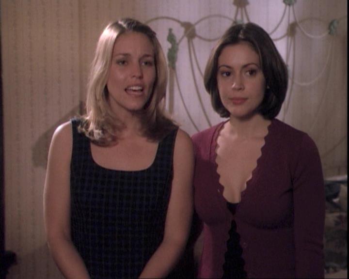 Charmed-Online-dot-net_109TheWitchIsBack1042.jpg