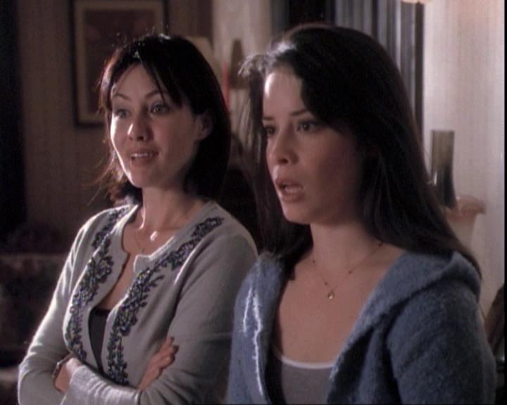 Charmed-Online-dot-net_109TheWitchIsBack1043.jpg