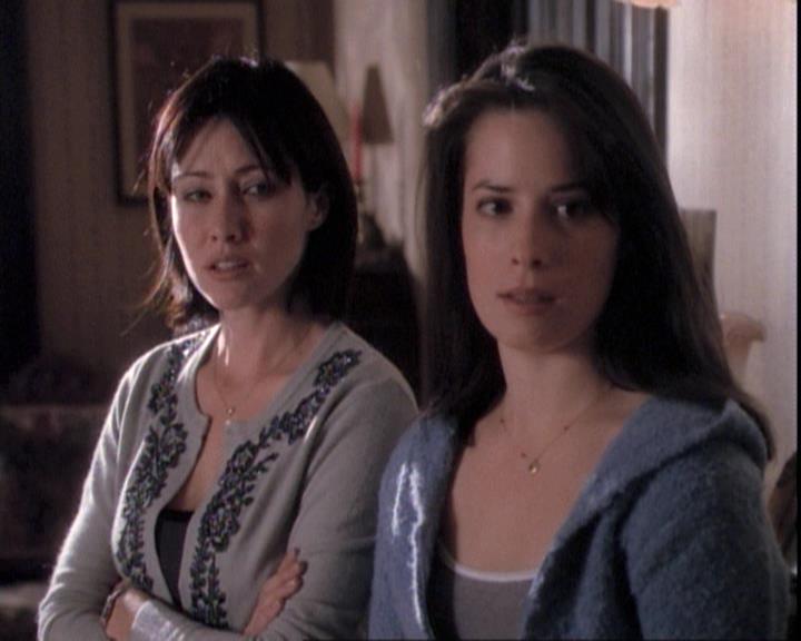 Charmed-Online-dot-net_109TheWitchIsBack1051.jpg