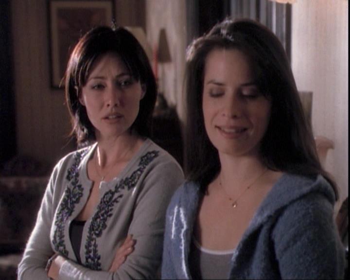 Charmed-Online-dot-net_109TheWitchIsBack1052.jpg