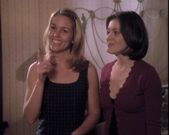 Charmed-Online-dot-net_109TheWitchIsBack1054.jpg