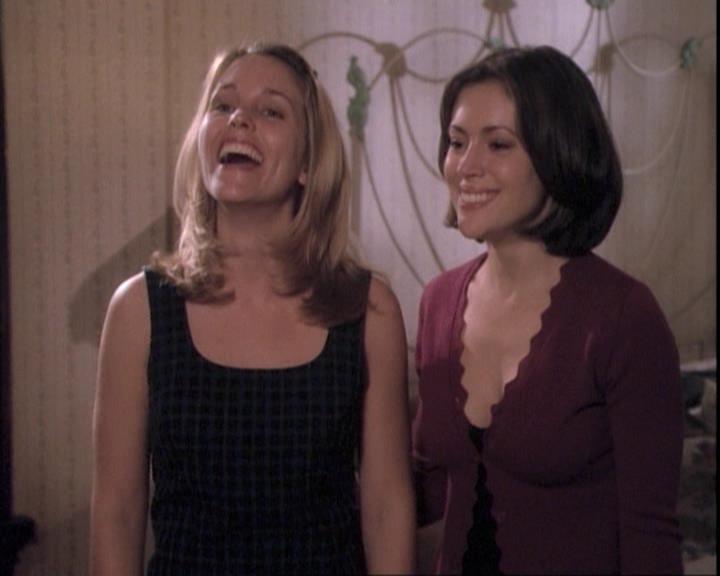 Charmed-Online-dot-net_109TheWitchIsBack1056.jpg