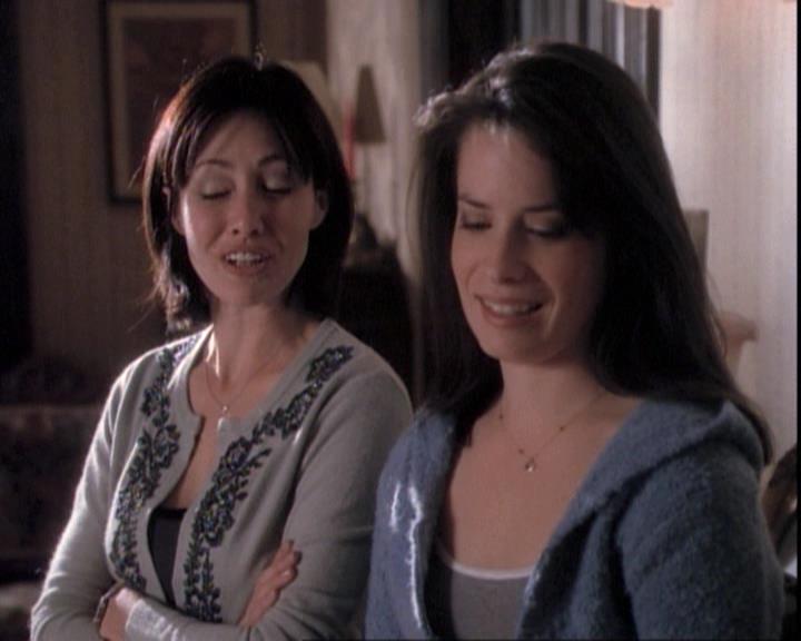 Charmed-Online-dot-net_109TheWitchIsBack1058.jpg