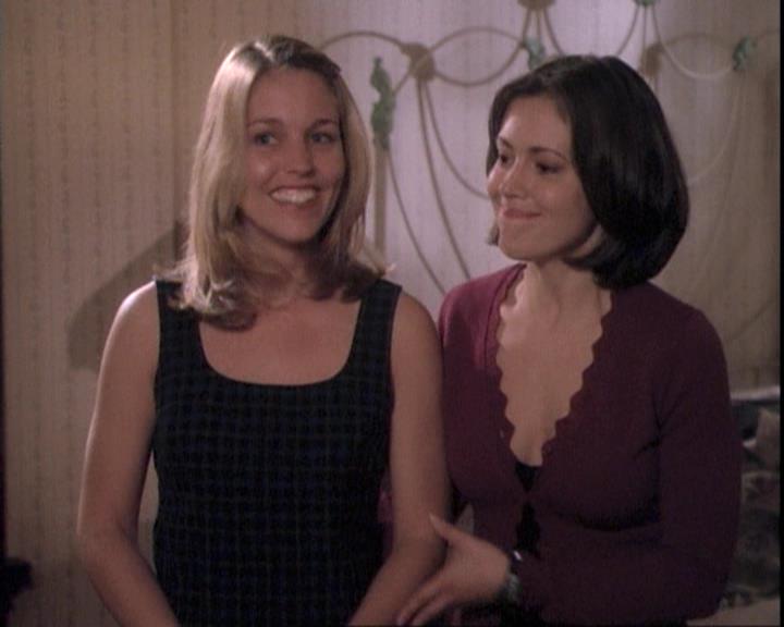 Charmed-Online-dot-net_109TheWitchIsBack1060.jpg