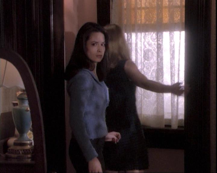 Charmed-Online-dot-net_109TheWitchIsBack1069.jpg