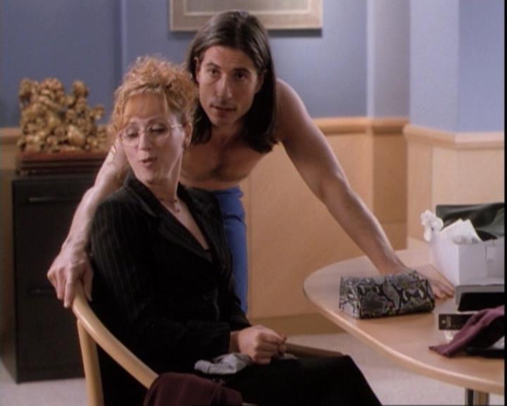 Charmed-Online-dot-net_109TheWitchIsBack1285.jpg