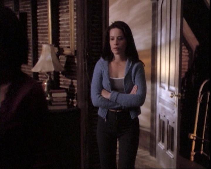 Charmed-Online-dot-net_109TheWitchIsBack1312.jpg