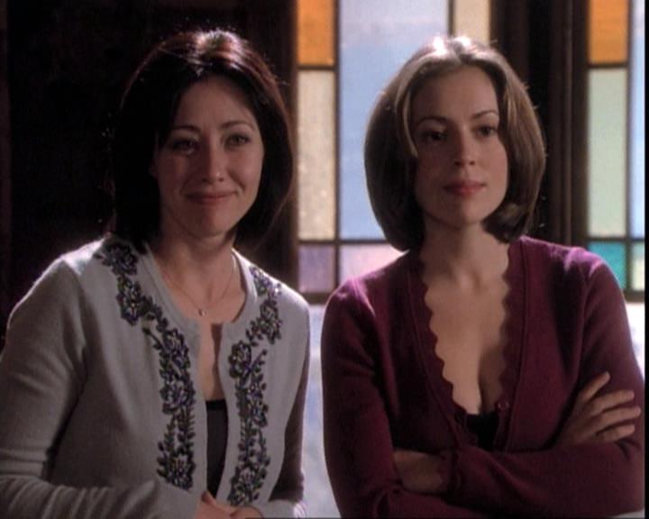 Charmed-Online-dot-net_109TheWitchIsBack1350.jpg