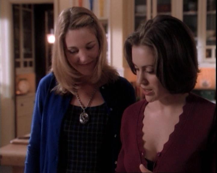Charmed-Online-dot-net_109TheWitchIsBack1437.jpg