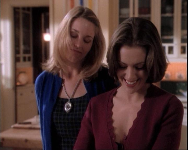 Charmed-Online-dot-net_109TheWitchIsBack1447.jpg