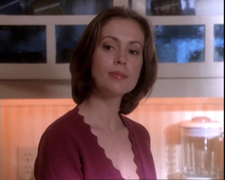 Charmed-Online-dot-net_109TheWitchIsBack1474.jpg