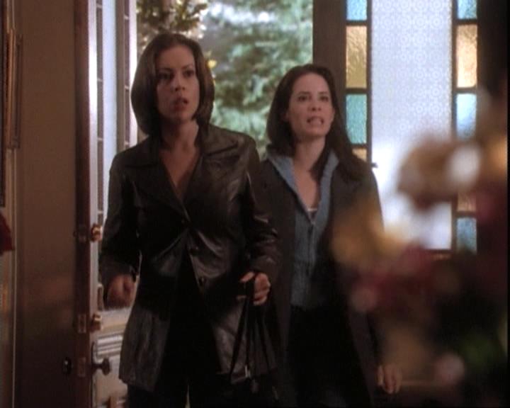 Charmed-Online-dot-net_109TheWitchIsBack1817.jpg