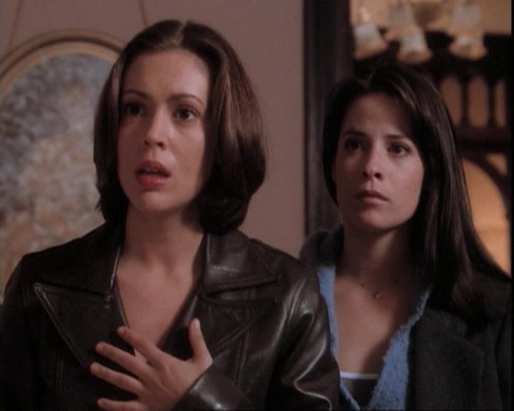 Charmed-Online-dot-net_109TheWitchIsBack1834.jpg