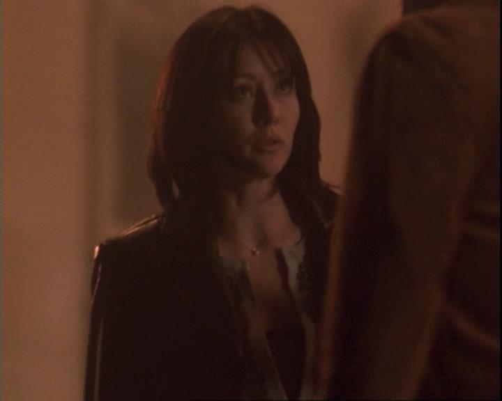Charmed-Online-dot-net_109TheWitchIsBack1866.jpg