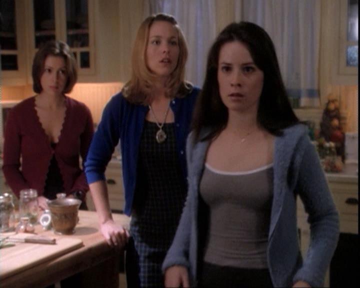 Charmed-Online-dot-net_109TheWitchIsBack2035.jpg