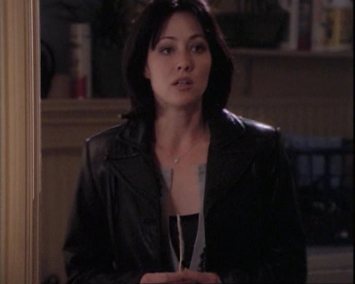 Charmed-Online-dot-net_109TheWitchIsBack2051.jpg
