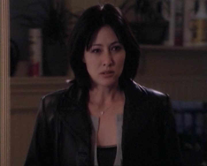 Charmed-Online-dot-net_109TheWitchIsBack2057.jpg