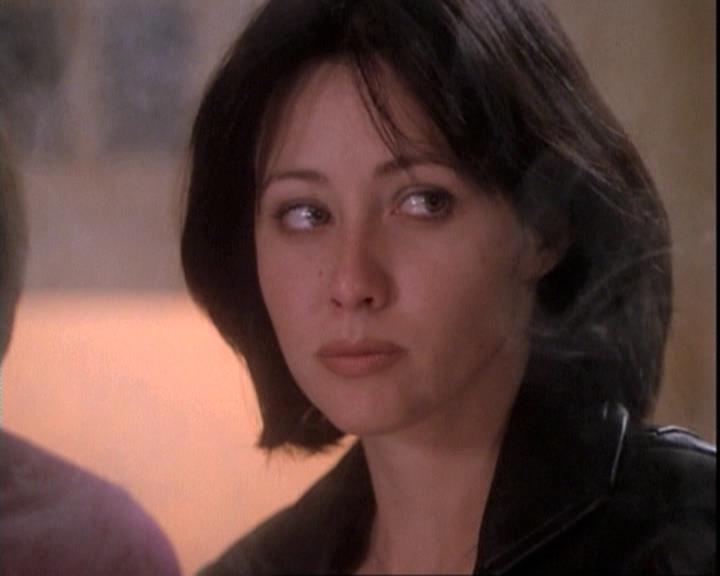 Charmed-Online-dot-net_109TheWitchIsBack2099.jpg