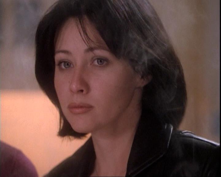 Charmed-Online-dot-net_109TheWitchIsBack2100.jpg