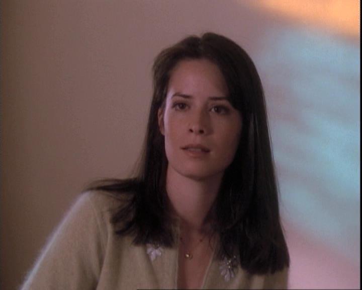 Charmed-Online-dot-net_109TheWitchIsBack2197.jpg