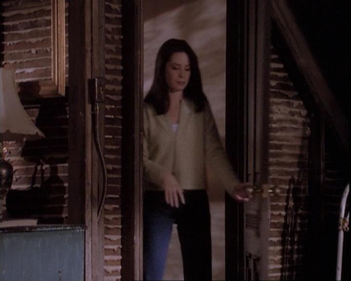 Charmed-Online-dot-net_109TheWitchIsBack2208.jpg