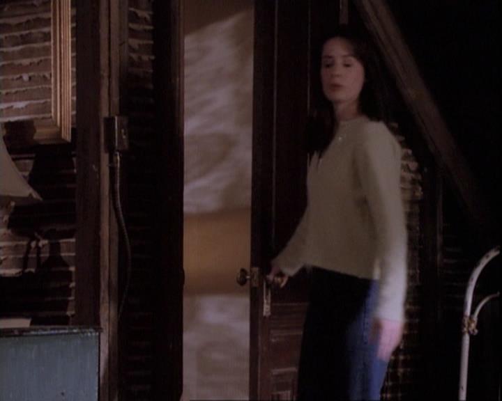 Charmed-Online-dot-net_109TheWitchIsBack2210.jpg