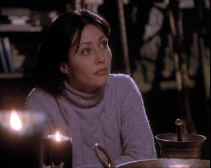 Charmed-Online-dot-net_109TheWitchIsBack2211.jpg