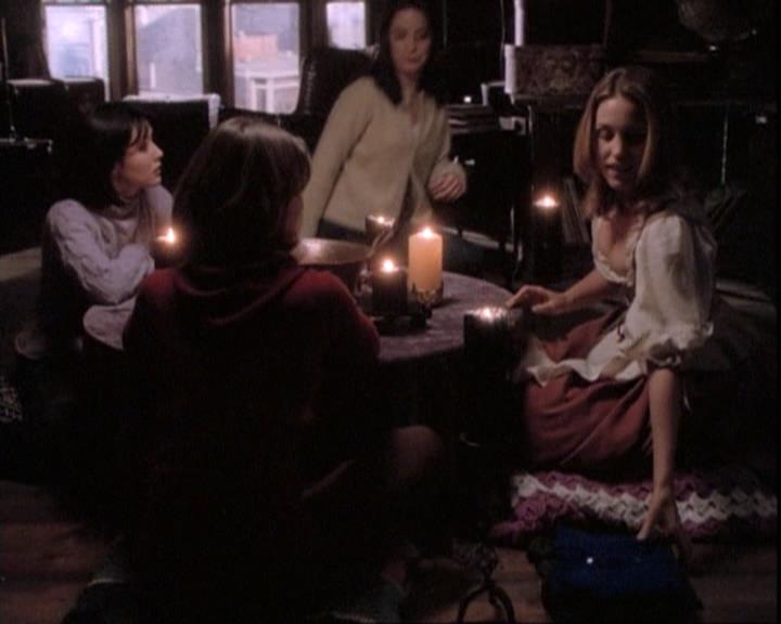 Charmed-Online-dot-net_109TheWitchIsBack2214.jpg Charmed-Online-dot-net_109TheWitchIsBack2214.jpg