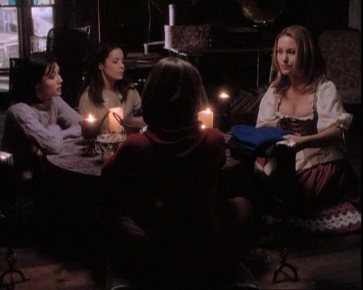 Charmed-Online-dot-net_109TheWitchIsBack2216.jpg