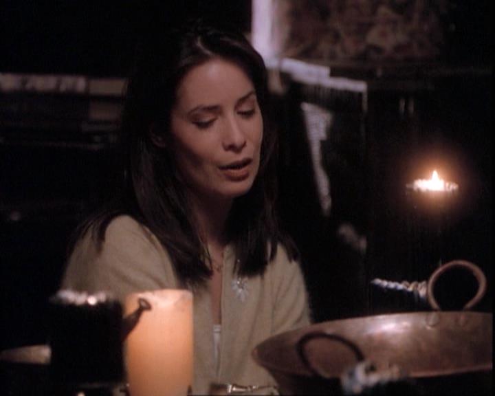 Charmed-Online-dot-net_109TheWitchIsBack2234.jpg