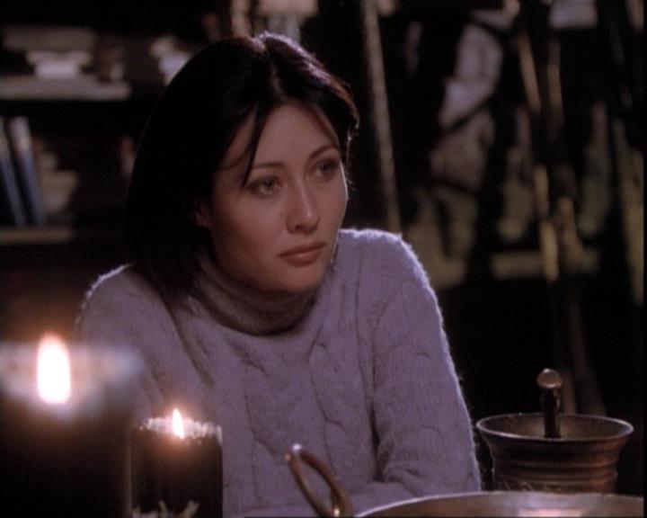 Charmed-Online-dot-net_109TheWitchIsBack2240.jpg