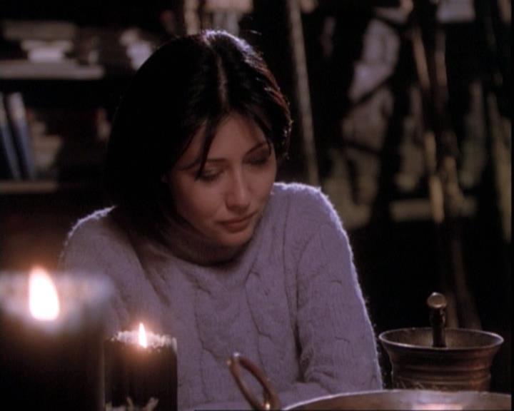 Charmed-Online-dot-net_109TheWitchIsBack2241.jpg