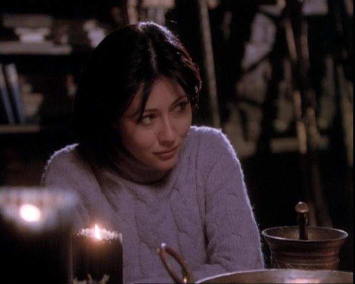 Charmed-Online-dot-net_109TheWitchIsBack2242.jpg