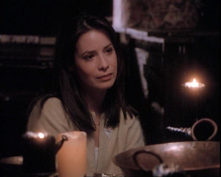 Charmed-Online-dot-net_109TheWitchIsBack2269.jpg