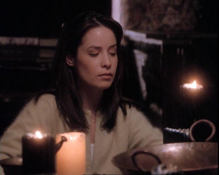 Charmed-Online-dot-net_109TheWitchIsBack2289.jpg