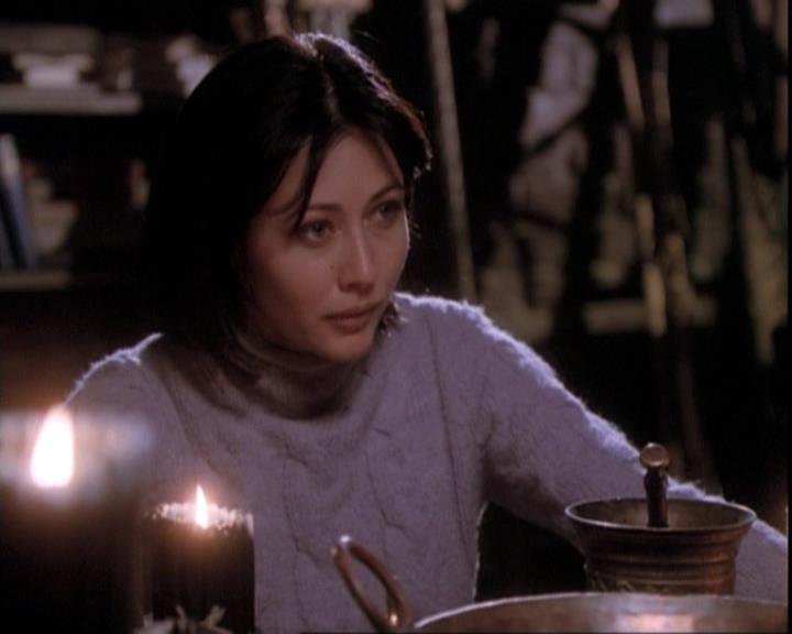Charmed-Online-dot-net_109TheWitchIsBack2291.jpg