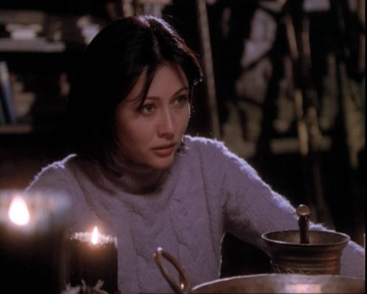 Charmed-Online-dot-net_109TheWitchIsBack2292.jpg