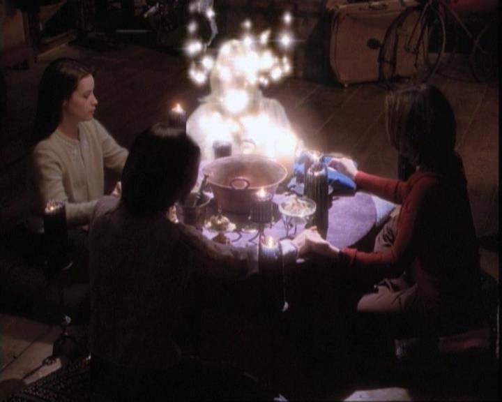 Charmed-Online-dot-net_109TheWitchIsBack2305.jpg Charmed-Online-dot-net_109TheWitchIsBack2305.jpg