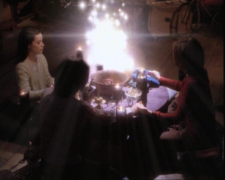 Charmed-Online-dot-net_109TheWitchIsBack2306.jpg Charmed-Online-dot-net_109TheWitchIsBack2306.jpg