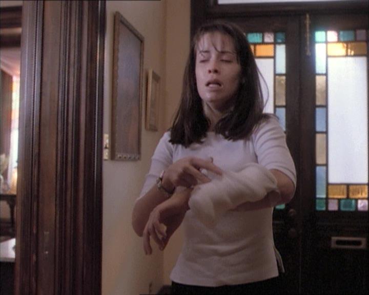 Charmed-Online-dot-net_112TheWendigo1562.jpg Charmed-Online-dot-net_112TheWendigo1562.jpg