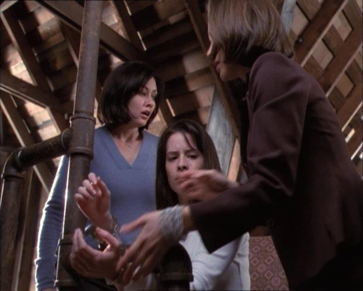 Charmed-Online-dot-net_112TheWendigo2008.jpg Charmed-Online-dot-net_112TheWendigo2008.jpg