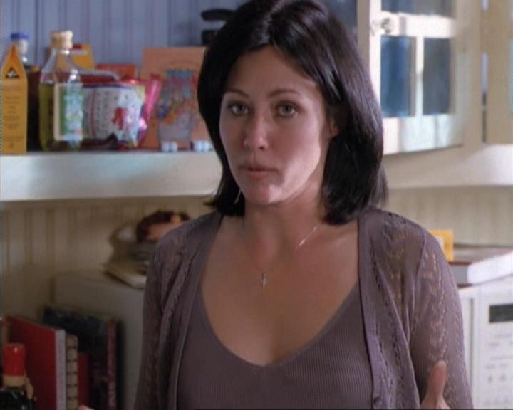 Charmed-Online-dot-net_115IsThereAWoogyInTheHouse0062.jpg Charmed-Online-dot-net_115IsThereAWoogyInTheHouse0062.jpg