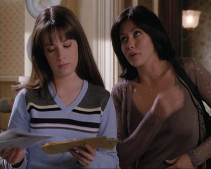 Charmed-Online-dot-net_115IsThereAWoogyInTheHouse0208.jpg Charmed-Online-dot-net_115IsThereAWoogyInTheHouse0208.jpg