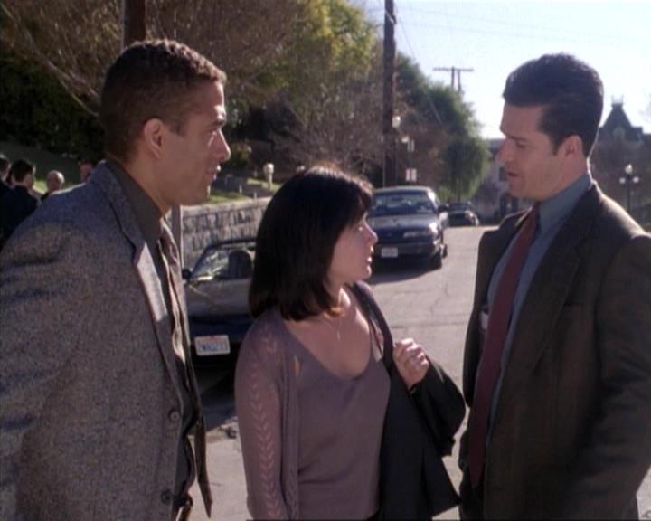 Charmed-Online-dot-net_115IsThereAWoogyInTheHouse0793.jpg Charmed-Online-dot-net_115IsThereAWoogyInTheHouse0793.jpg